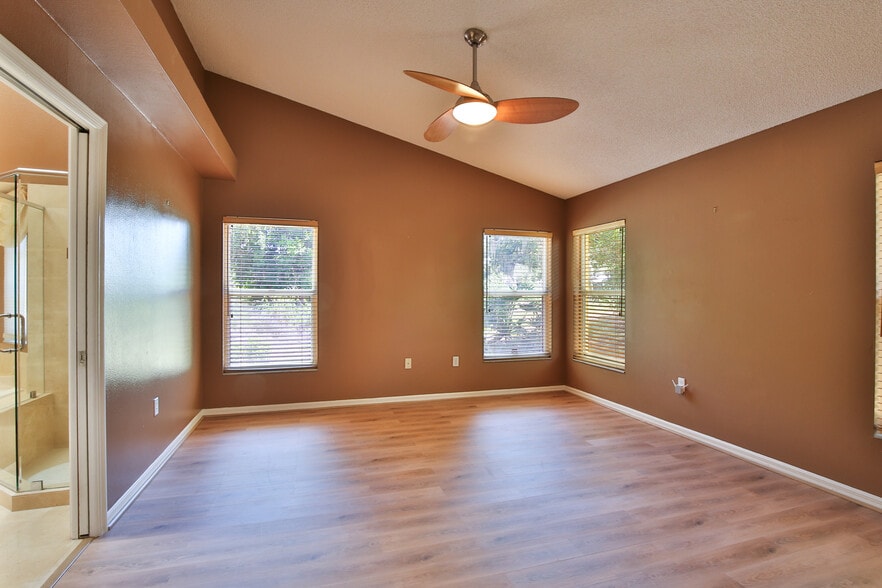 Master suite 1 - 4700 Tivoli Ave