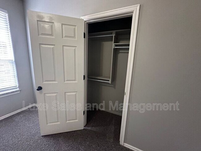 Building Photo - 1316 Garden Gate Dr