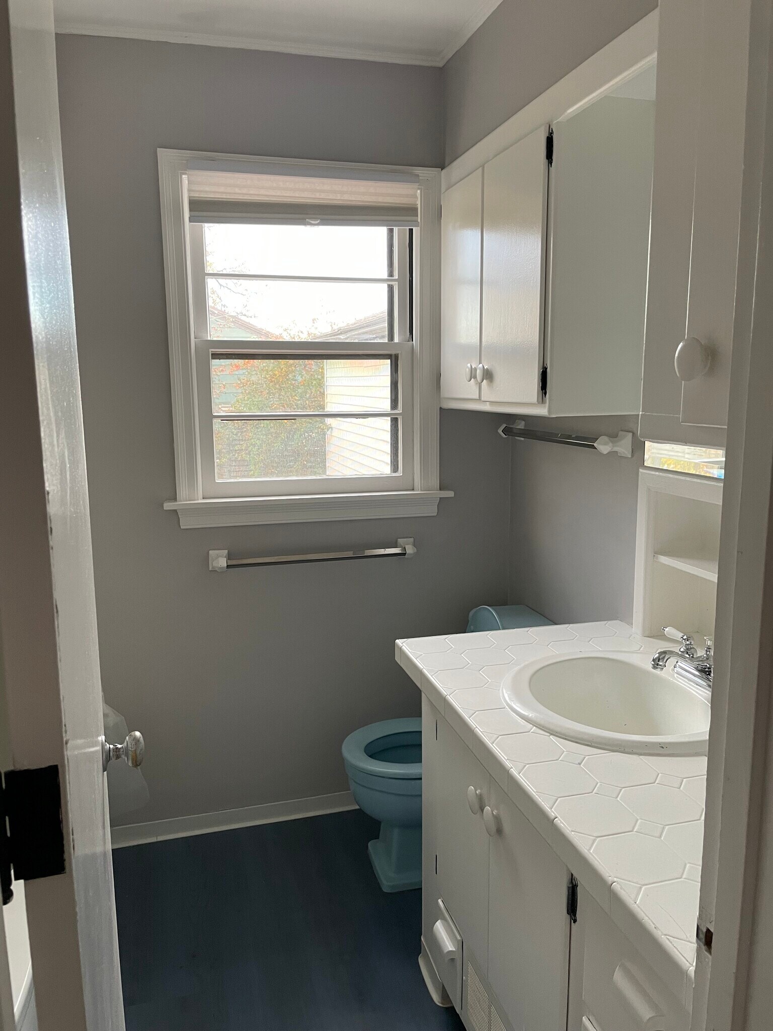 Building Photo - 526 Bank St