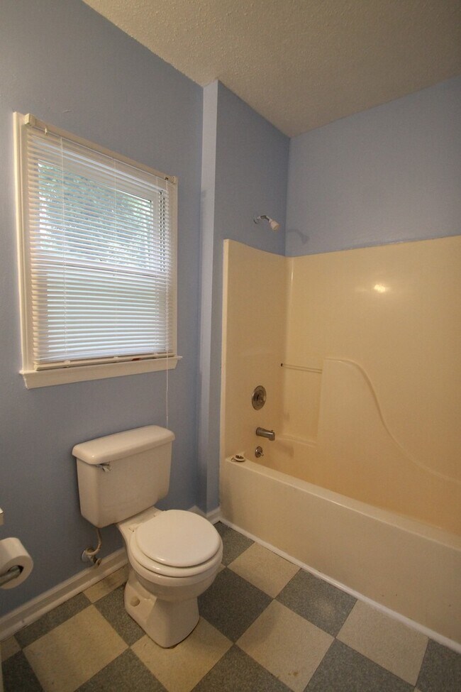 Building Photo - 338 Ebenezer Ave