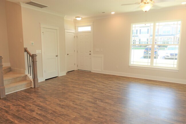 Building Photo - 160 Xander Dr