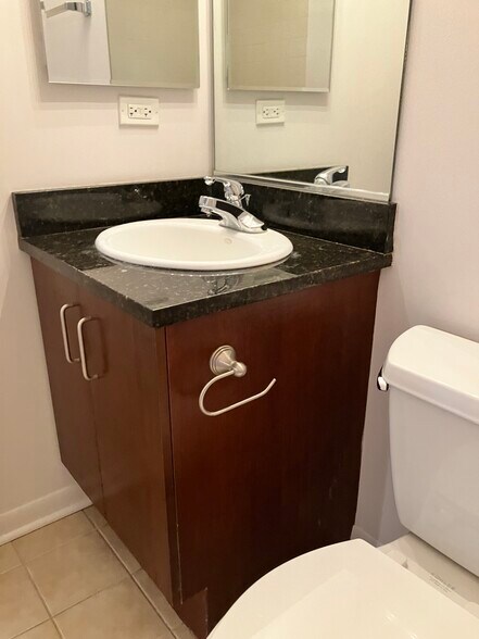 Building Photo - 1740 Oak Ave