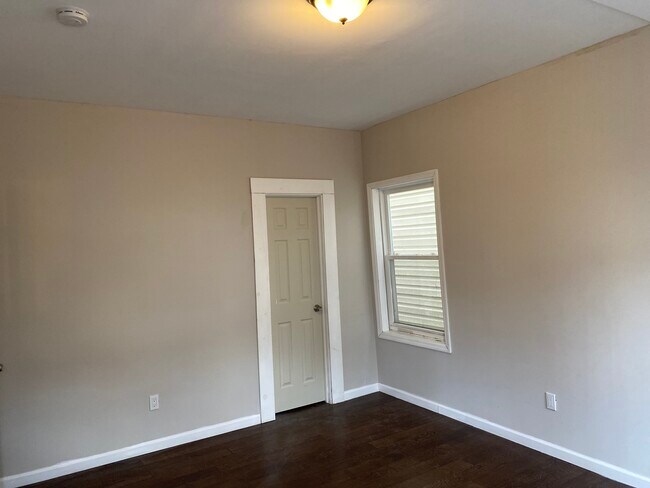 Building Photo - 152 S 10th St