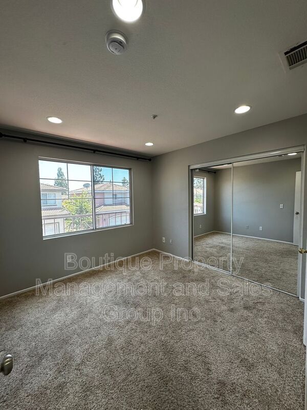 Building Photo - 1455 E Holcomb Pl
