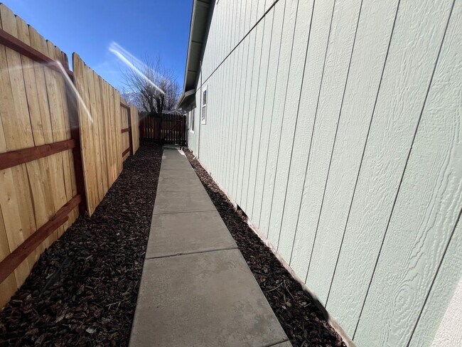 Building Photo - Charming 3/2/2 Home in Gardnerville *MUST SEE*