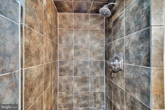 Building Photo - 1002 Chillum Rd