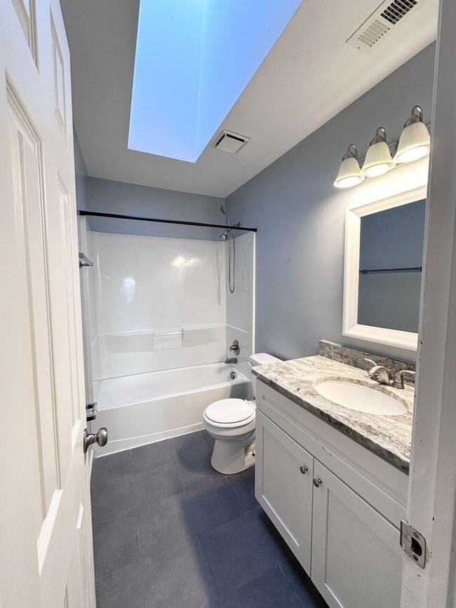 Building Photo - Eclectic & Charming Updated Ranch