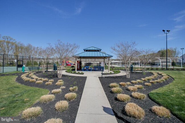 Building Photo - 7254 Mockingbird Cir