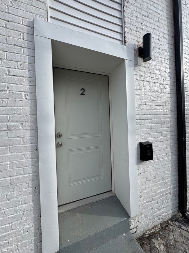 Building Photo - 839 S Jackson St