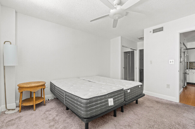 Building Photo - 1801 N Flagler Dr