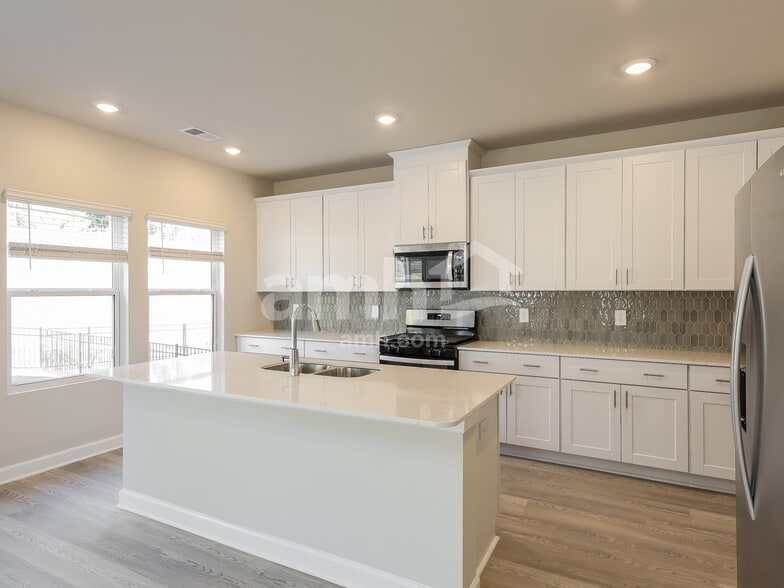 Building Photo - 797 Treeline Rd