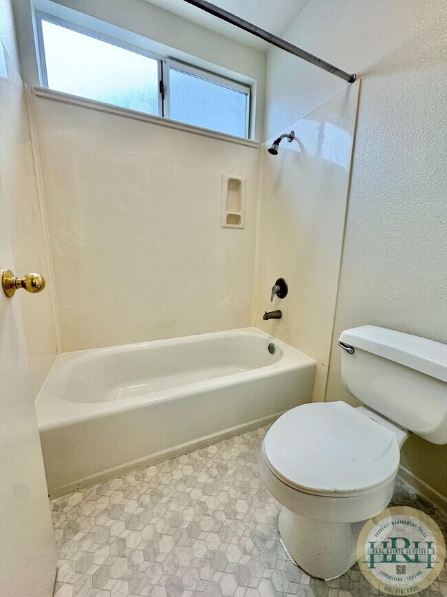 Building Photo - Large 6 BR|3 BA in the coveted Community Of Traditions Belhaven in Daly City With Views Of The Hills