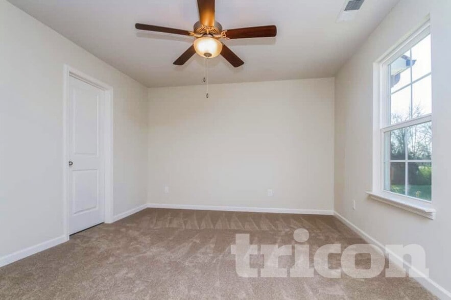 Building Photo - 512 Hickory Leaf Ct