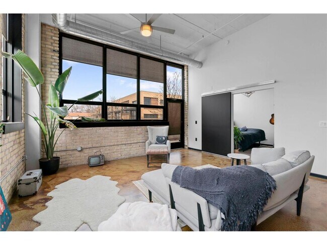 Building Photo - 1701 NE Madison St