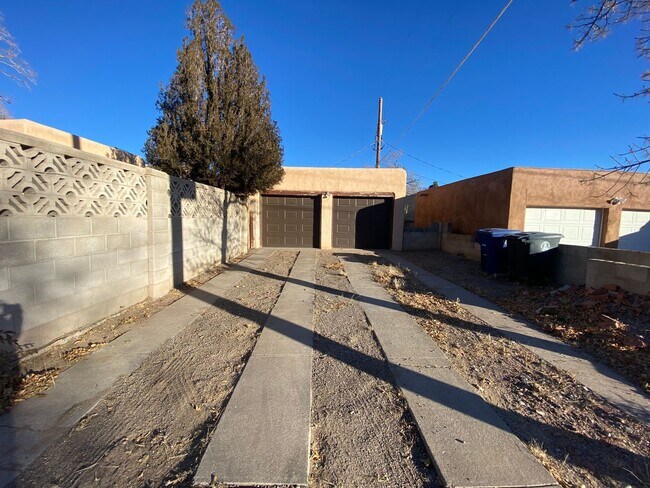 Building Photo - 1200 Stanford Dr NE