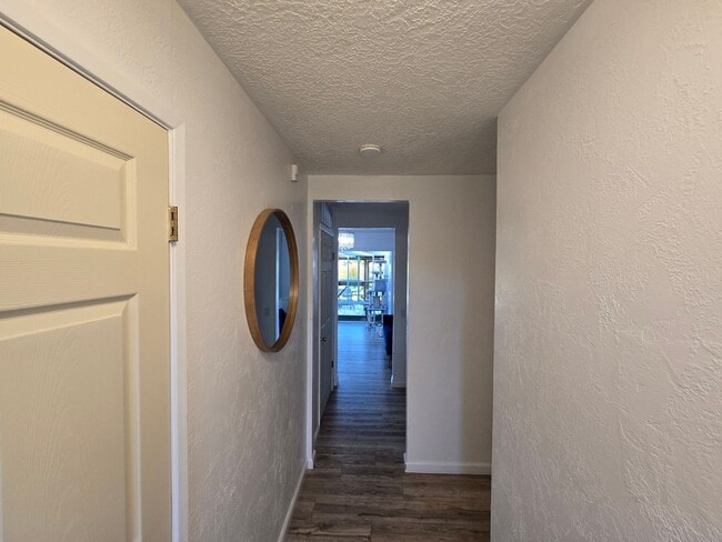 Building Photo - Stunning 4BR/2BA Fortuna home in quiet nei...