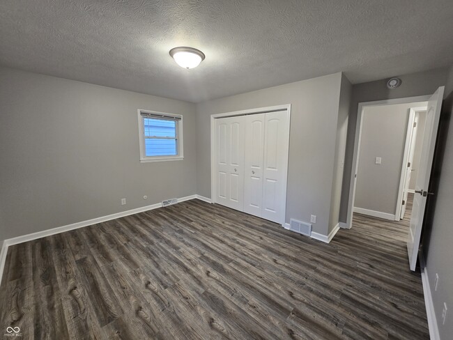 Building Photo - 2115 Dawnshire Dr