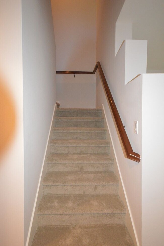 Building Photo - Charming 3-Bedroom Irvine Condo with Attac...