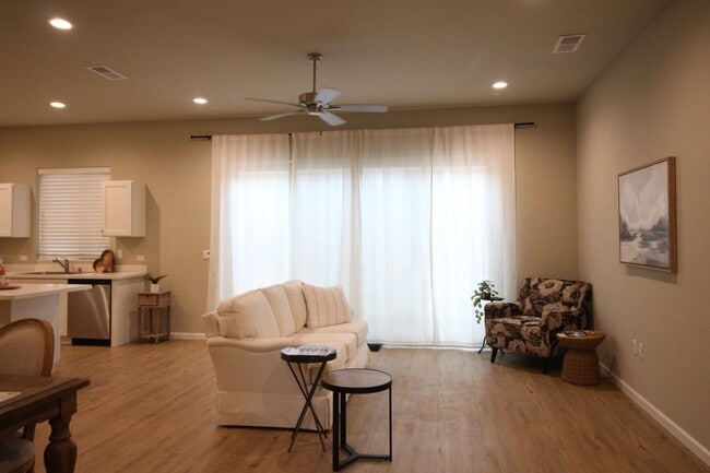 Building Photo - 6008 E Sussex Way