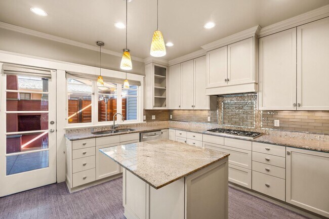 Building Photo - Elegant Grant Park Craftsman with Wine Cel...