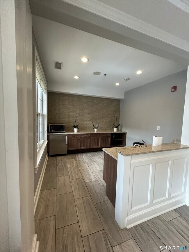 Building Photo - 138 Hollow Tree Ridge Rd
