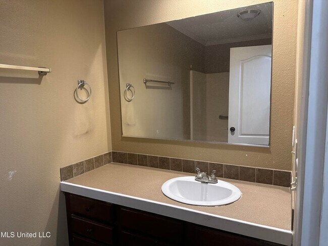 Building Photo - 6165 E Lafayette St