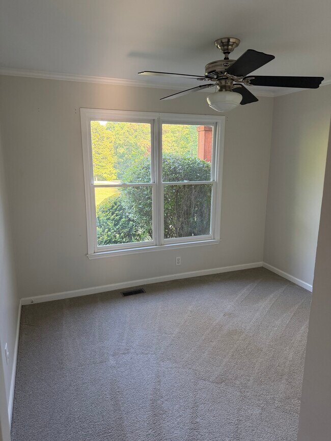 Building Photo - 3270 Glasco Dr