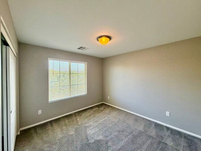 Building Photo - Fantastic two story single family house