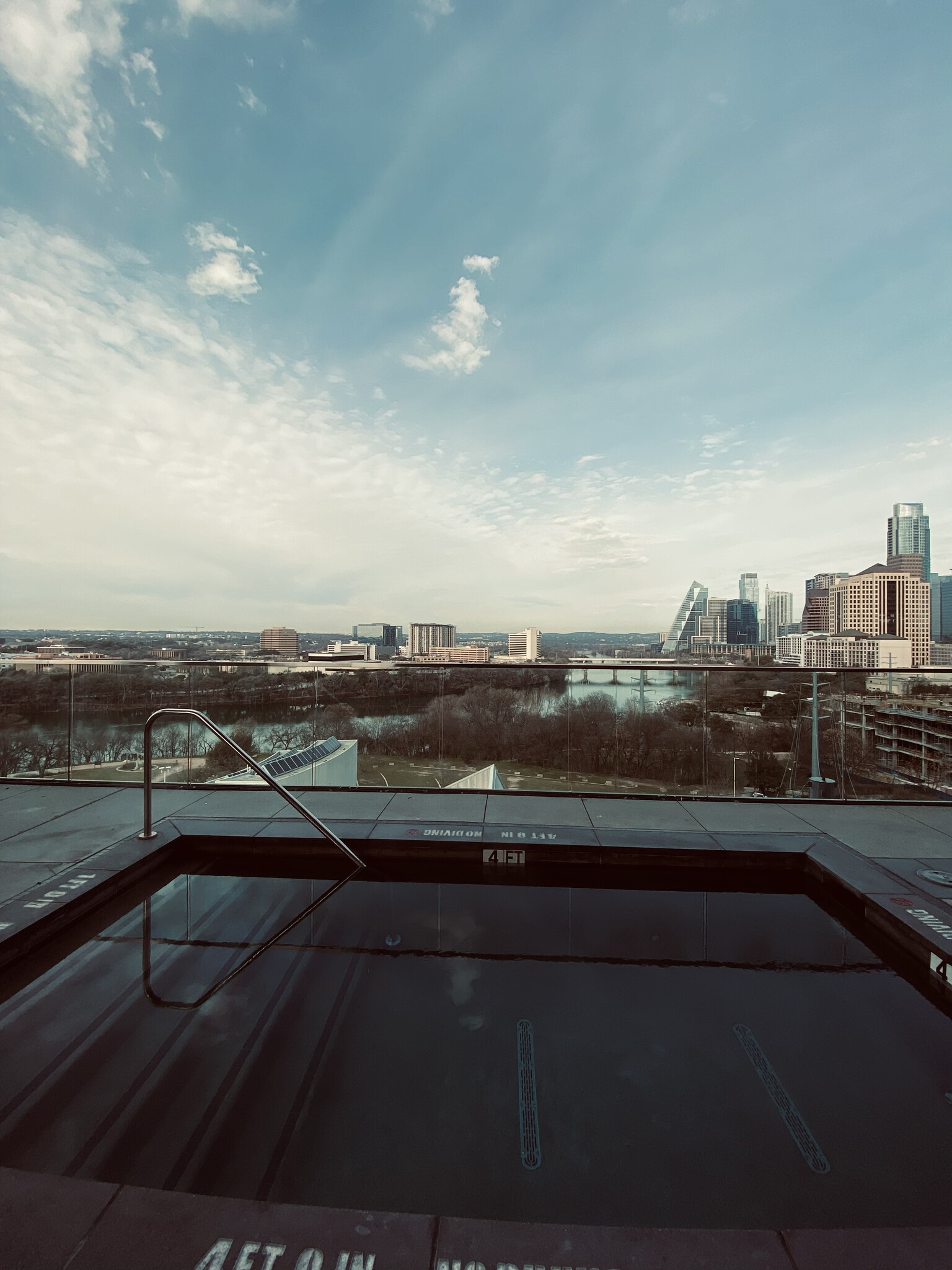 Lake View Hot Tub - 70 Rainey St