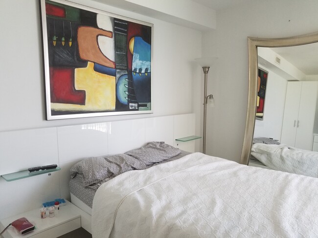 Building Photo - 5401 Collins Ave