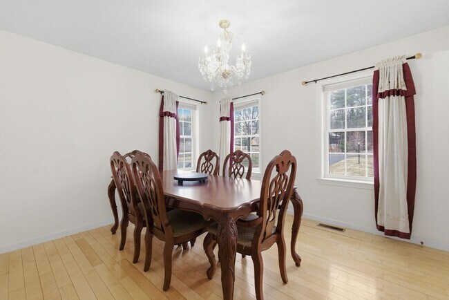 Building Photo - 16 Windsor Rd