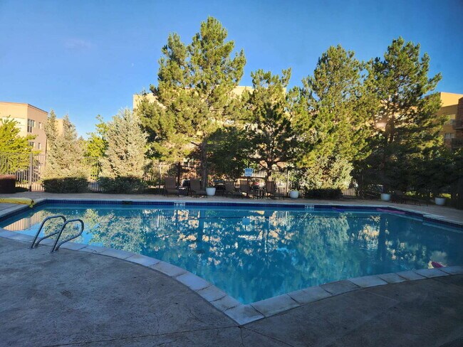 Building Photo - Beautiful Updated 2-Bedroom, 2 Full Bathroom Mid-Rise Condo Available ASAP!