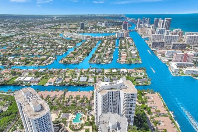 Building Photo - 21200 Point Pl