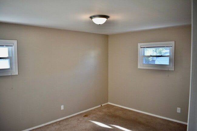 Building Photo - Updated 3 bedroom home in Norfolk