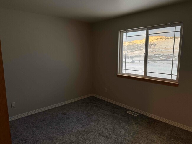 Building Photo - 4 Cedar Waxwing Rd