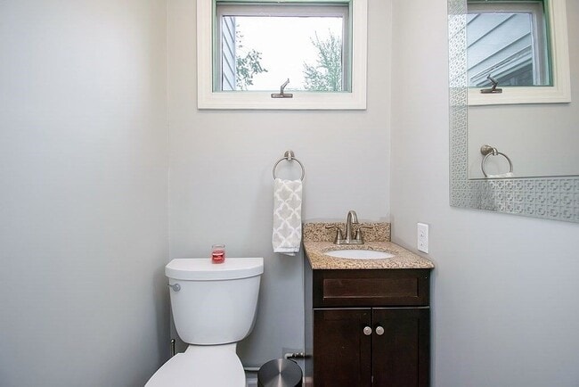 Building Photo - 250 Edendale St