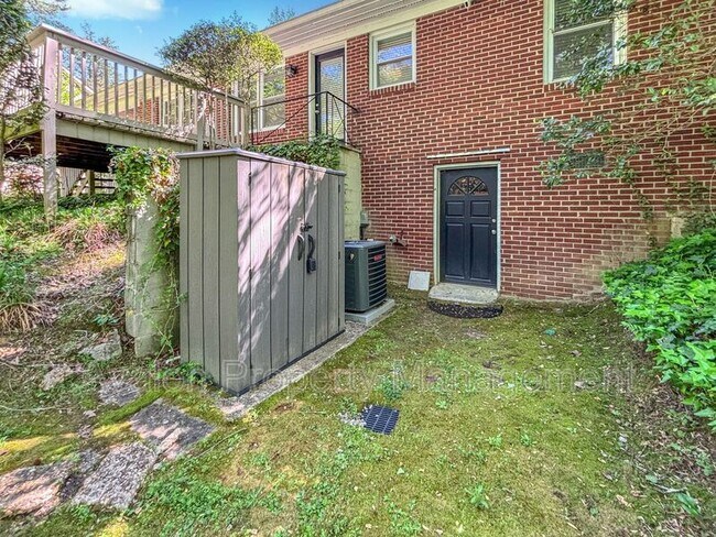 Building Photo - 6058 Harleston Rd NE