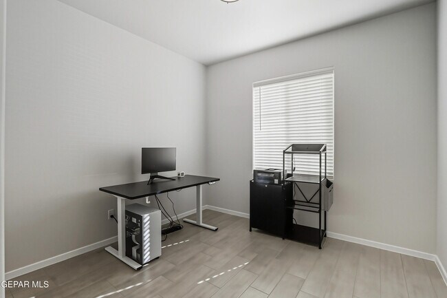 Building Photo - 393 Frodsham St