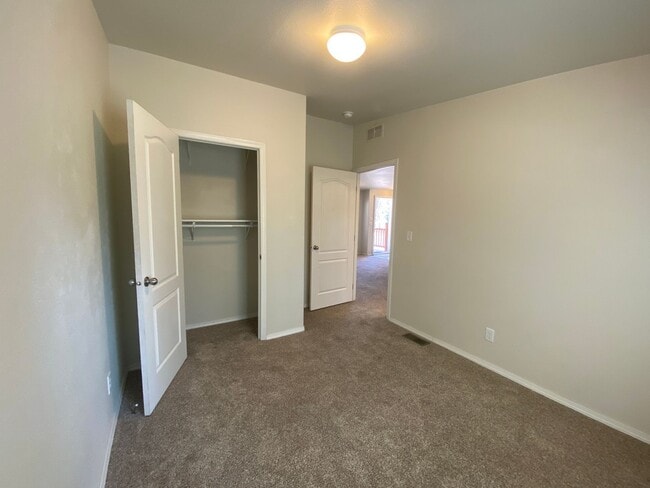 Building Photo - Gorgeous Home w/Huge Shop in La Pine!