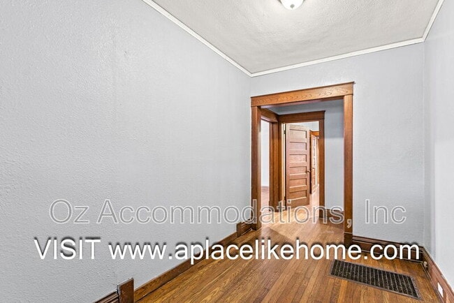 Building Photo - 3523 St John Ave