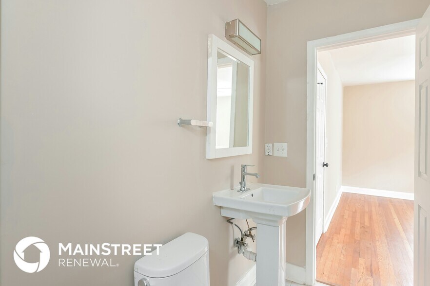 Building Photo - 129 McClean St