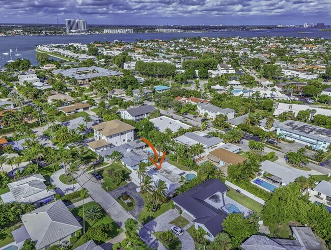 Building Photo - 1242 N Harbor Dr