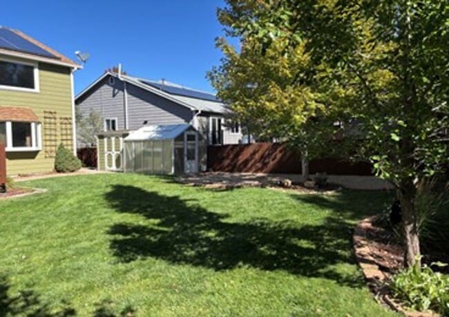 Building Photo - Large Clean Home in Aurora