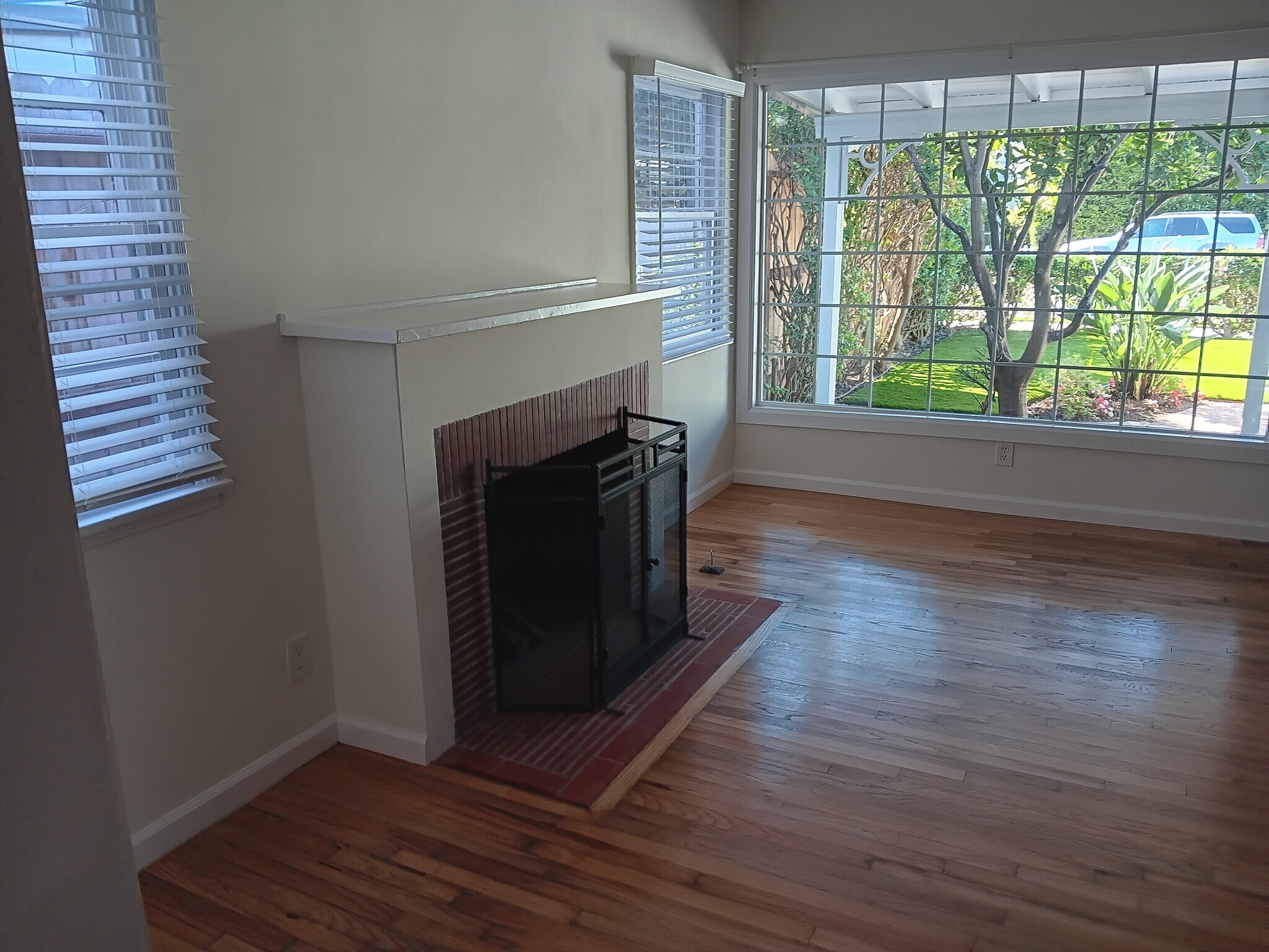 Building Photo - 2330 Frey Ave