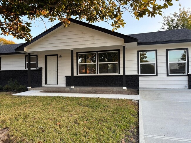 Primary Photo - 1310 Canterview Dr