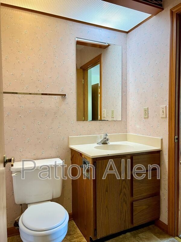Building Photo - 530 Courtwood Ln