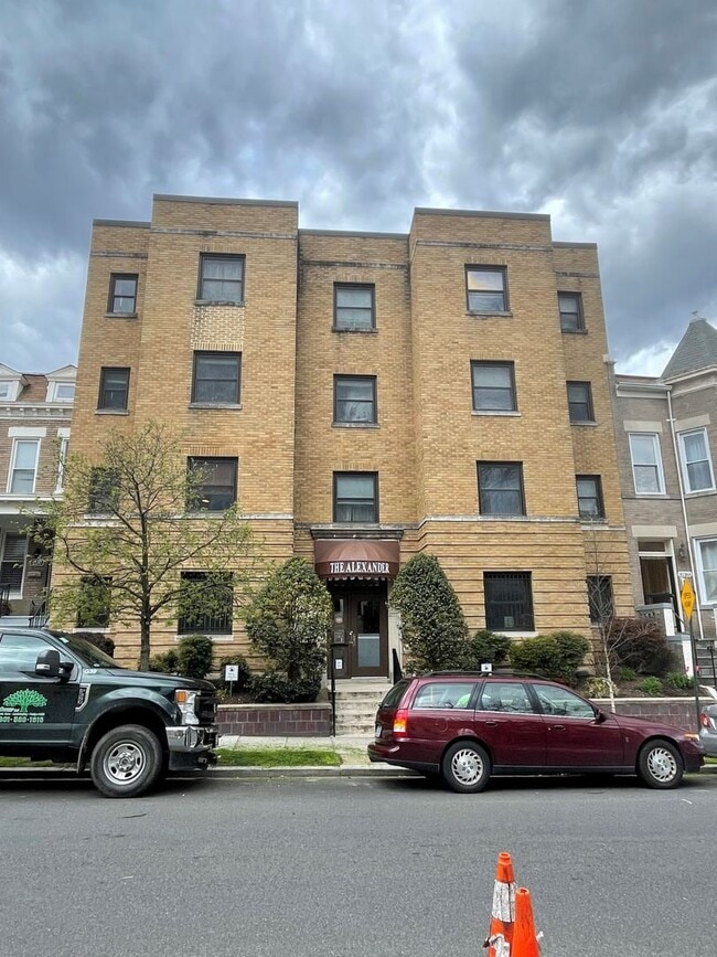 Building Photo - Recently Renovated 1 bedroom apartment in Columbia Heights