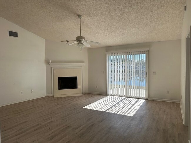 Building Photo - Move-In Ready 3-Bedroom Home with Pond Views in Desirable Mandarin!