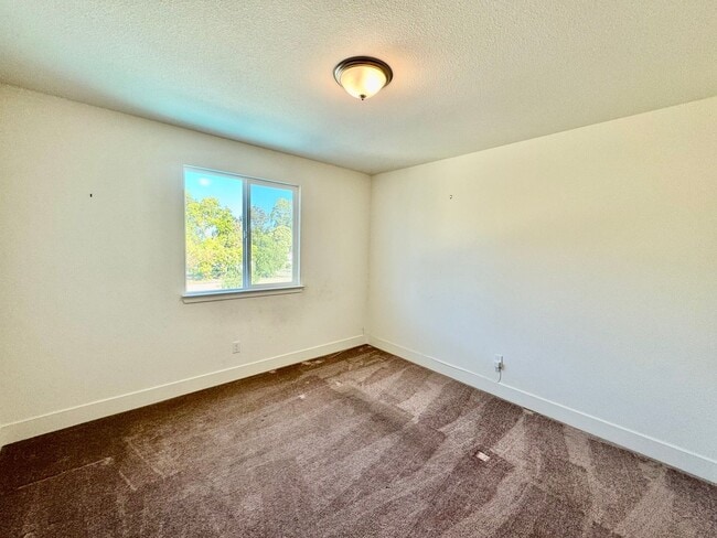 Building Photo - 5 Bedroom 3 Bath Home with Pool, pool and ...