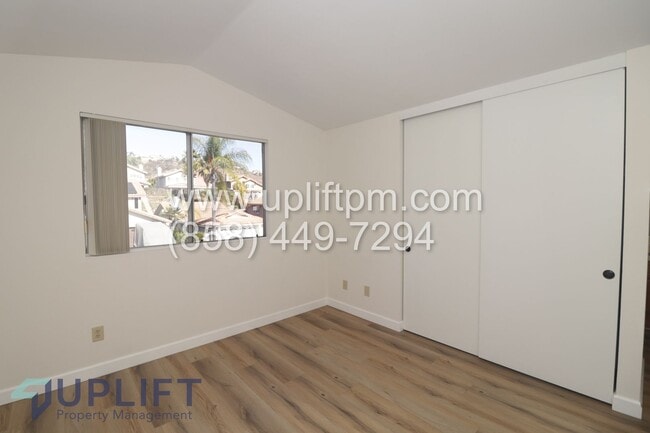 Building Photo - 3 Bed 3 Bath Home AVAILABLE NOW!